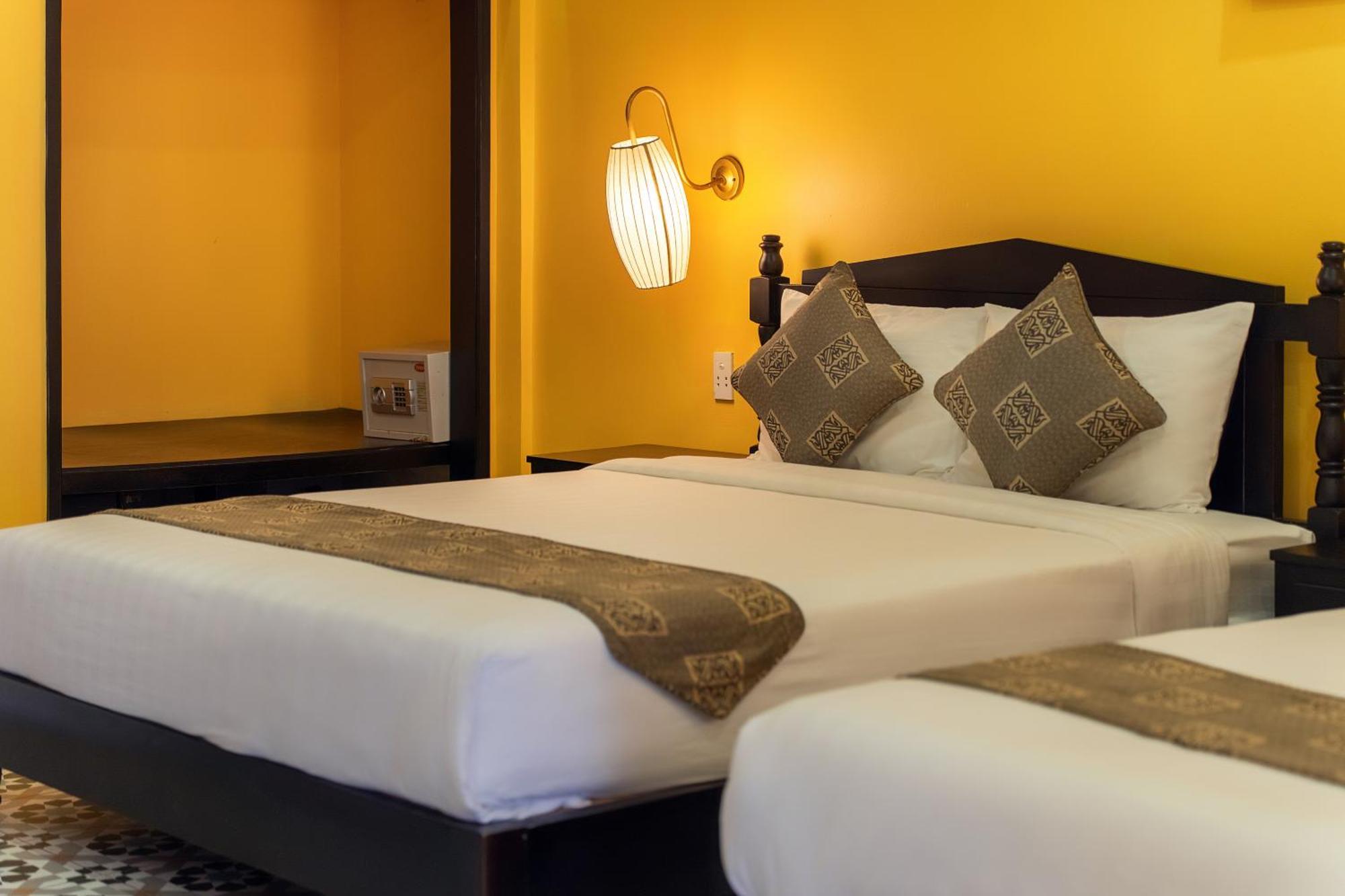 Golden Bell Homestay Хойан Экстерьер фото