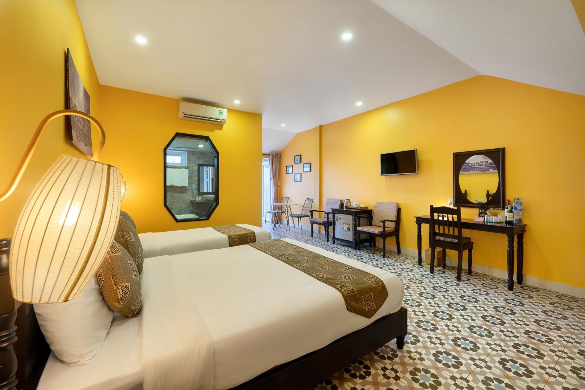 Golden Bell Homestay Хойан Экстерьер фото
