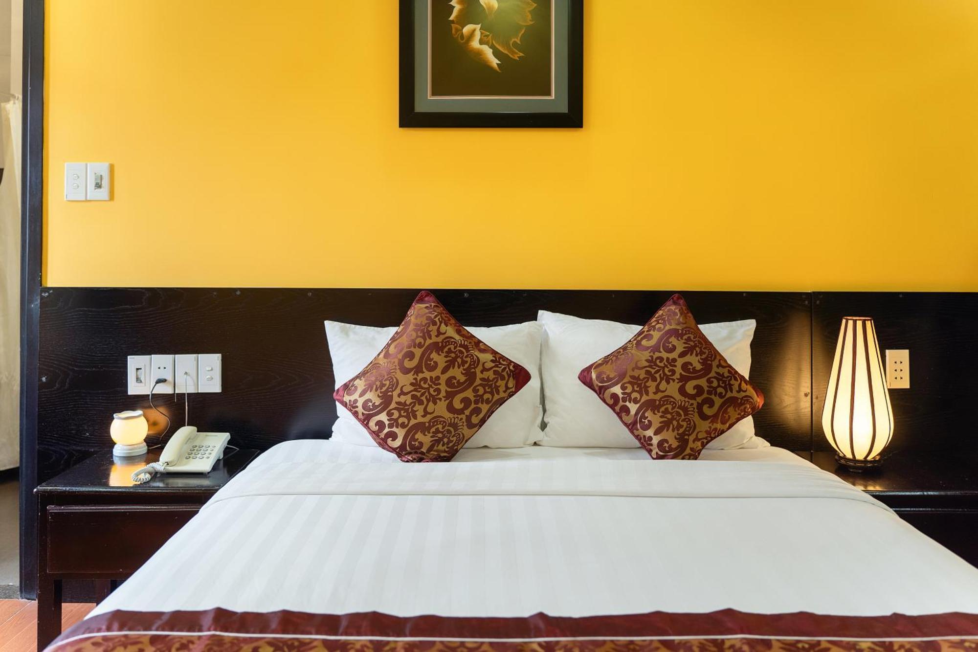 Golden Bell Homestay Хойан Экстерьер фото