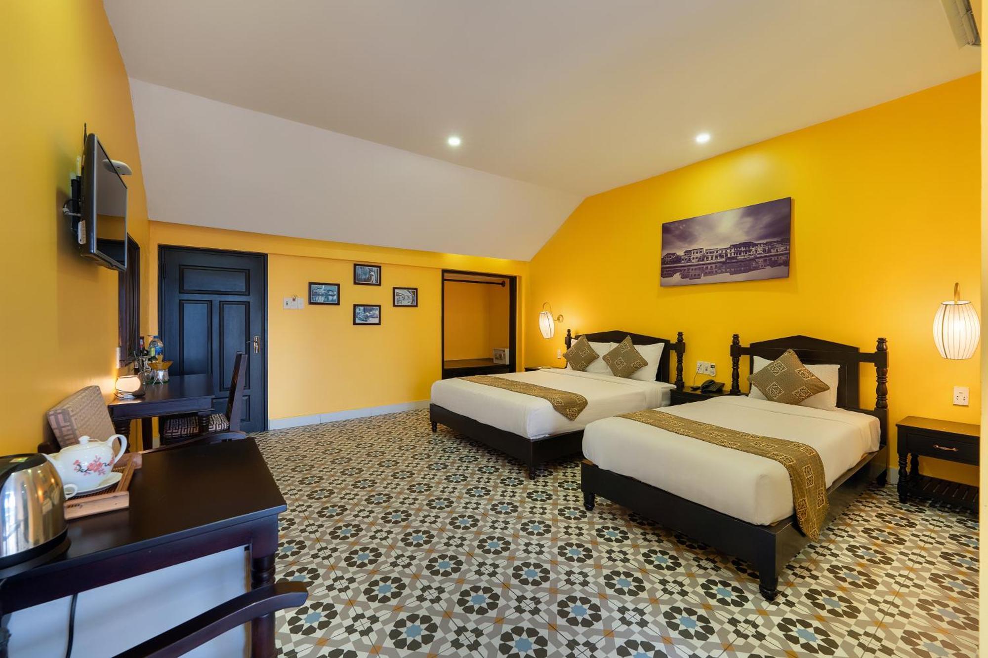 Golden Bell Homestay Хойан Экстерьер фото
