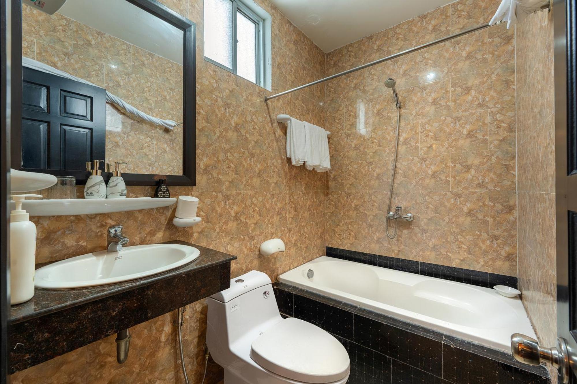 Golden Bell Homestay Хойан Экстерьер фото