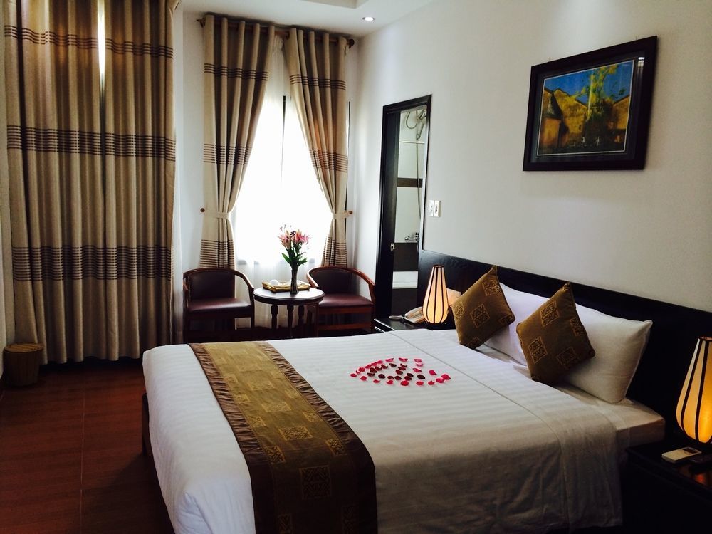 Golden Bell Homestay Хойан Экстерьер фото