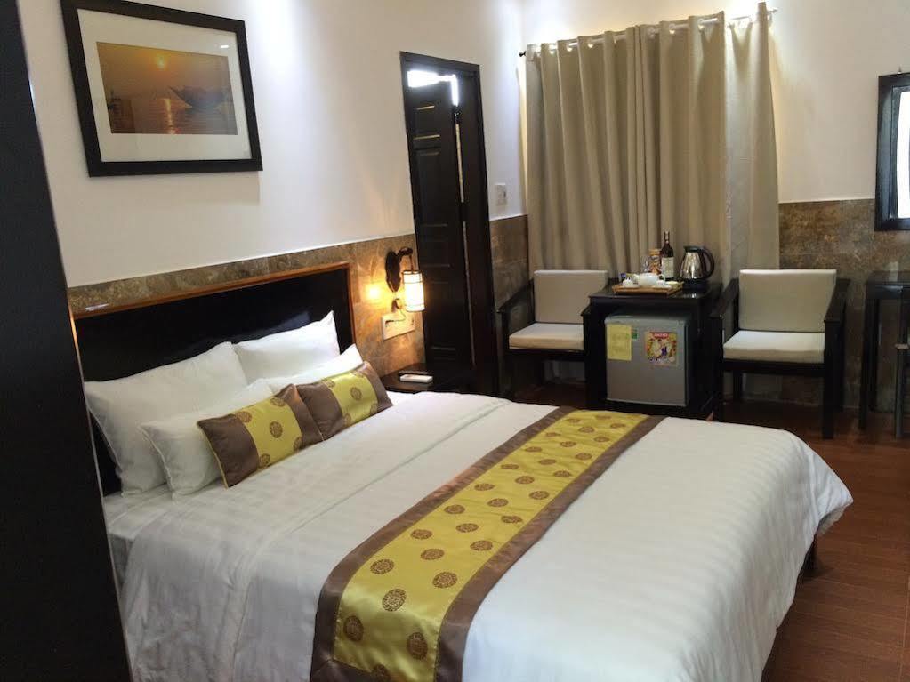 Golden Bell Homestay Хойан Экстерьер фото